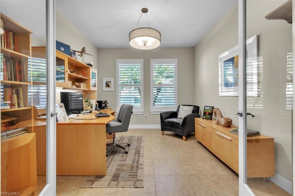 COUNTRY CLUB - Residential