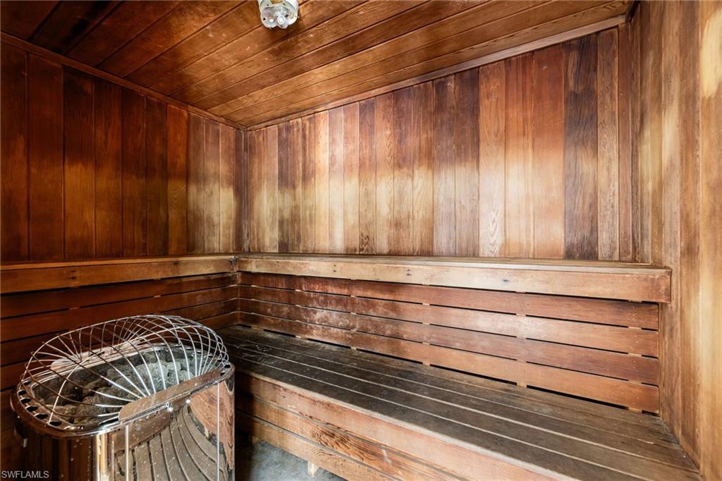 VENETIAN PALMS - Residential