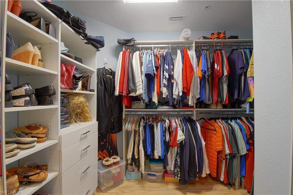 RIVERWOOD - Residential