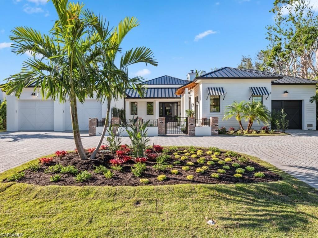 Photo of 424 Spinnaker DR, NAPLES, FL 34102 (MLS # 225080673)