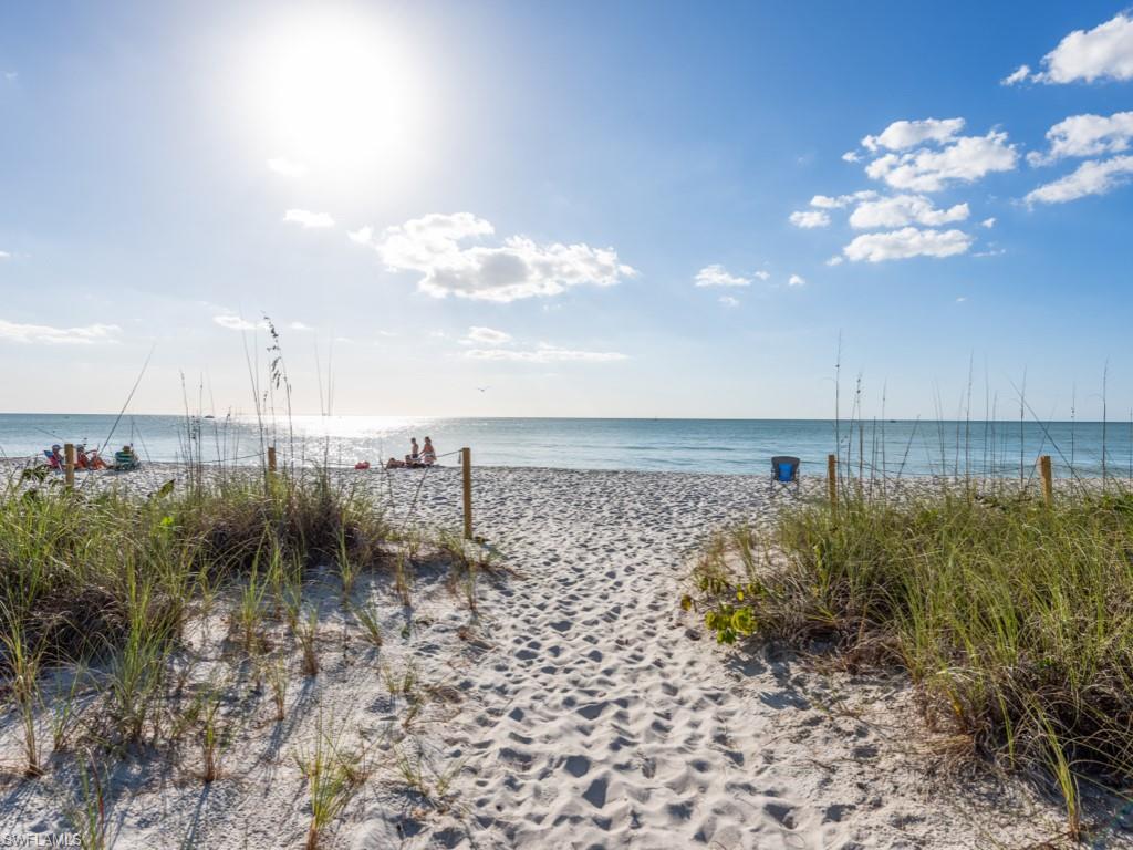 MOORINGS - Residential