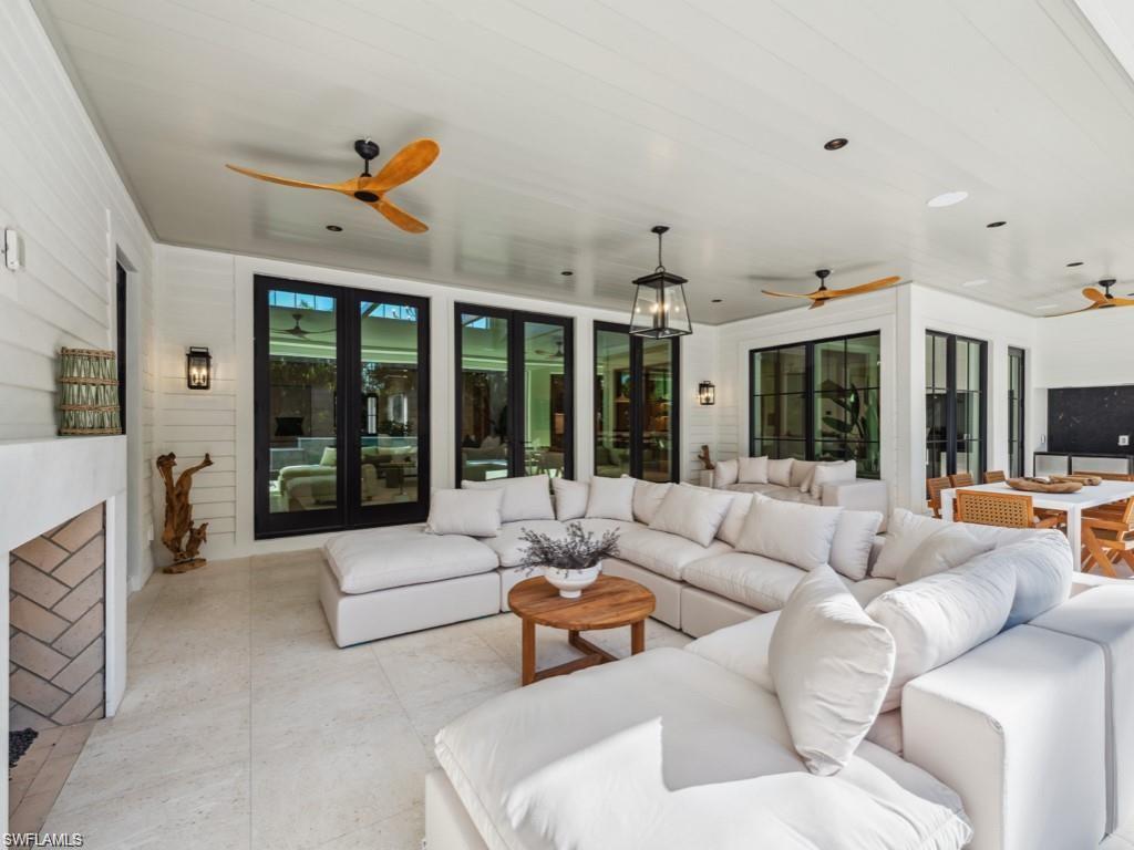 MOORINGS - Residential