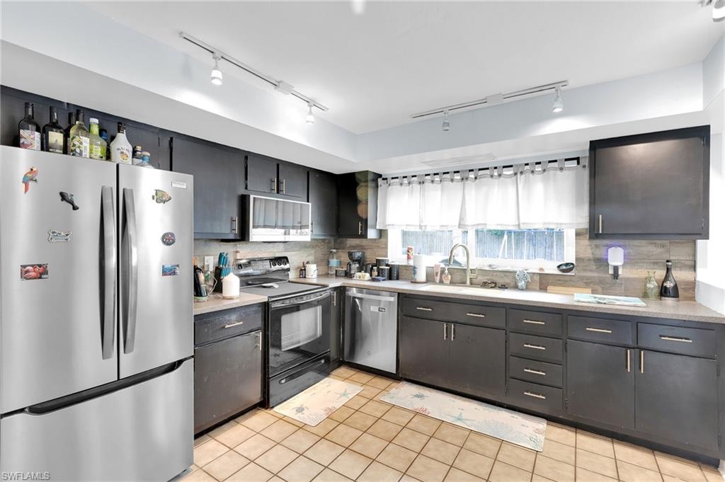 FOXMOOR PINES - Residential