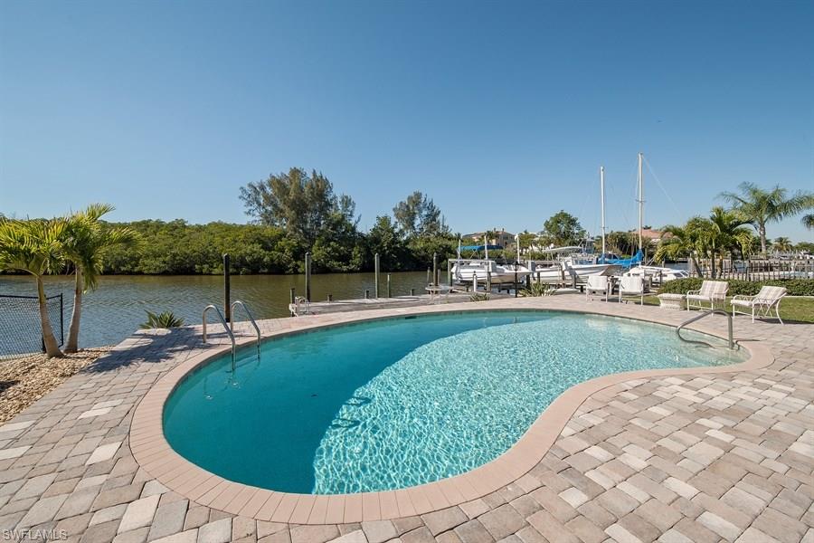 SIESTA ISLES - Residential