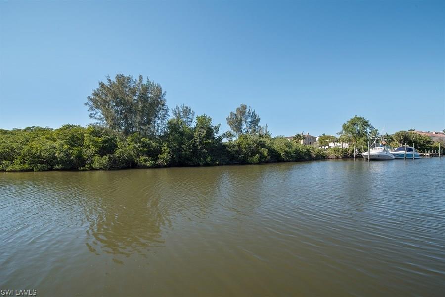 SIESTA ISLES - Residential