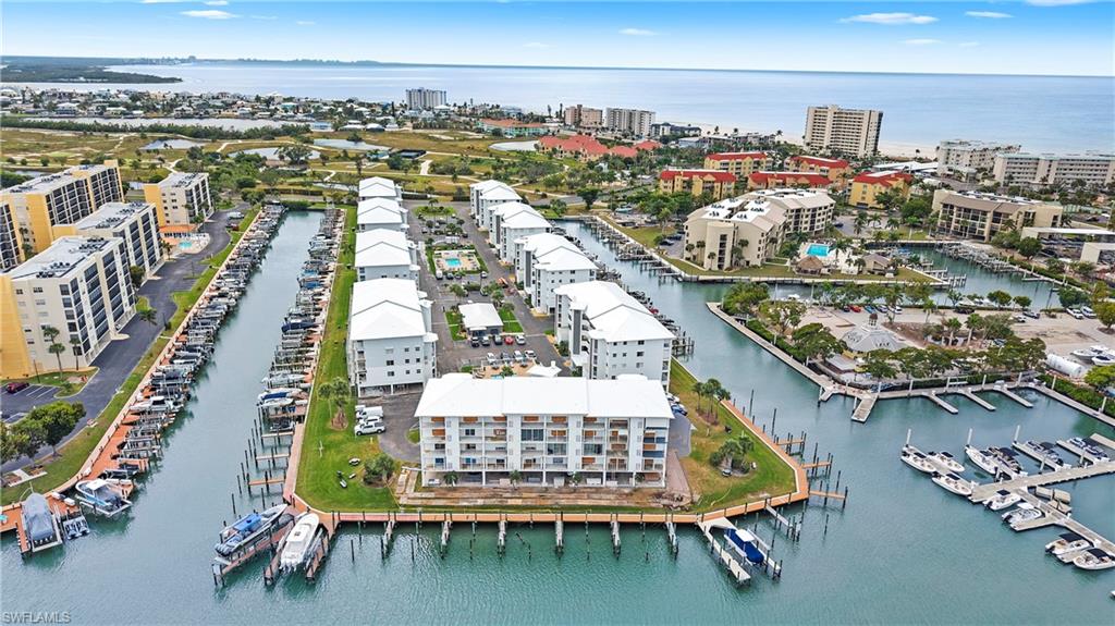 ROYAL PELICAN TOWNHOUSE - Residential