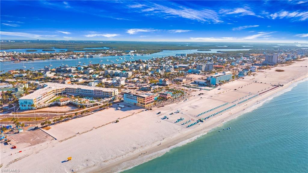 ROYAL PELICAN TOWNHOUSE - Residential