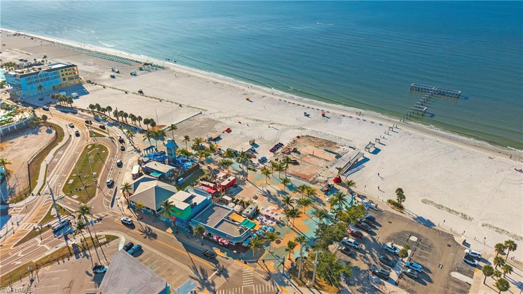 ROYAL PELICAN TOWNHOUSE - Residential