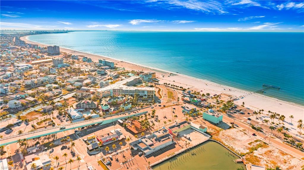 ROYAL PELICAN TOWNHOUSE - Residential