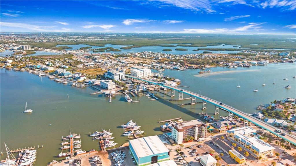 ROYAL PELICAN TOWNHOUSE - Residential