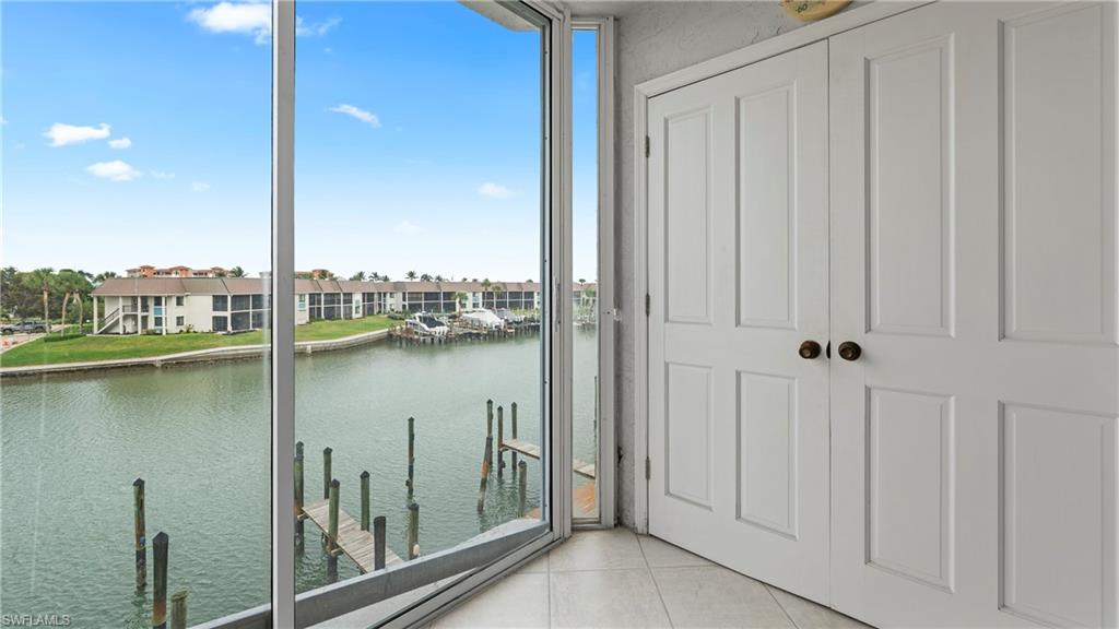 ROYAL PELICAN TOWNHOUSE - Residential