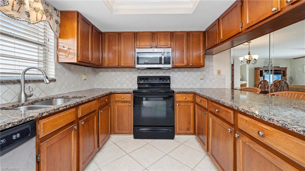 ROYAL PELICAN TOWNHOUSE - Residential