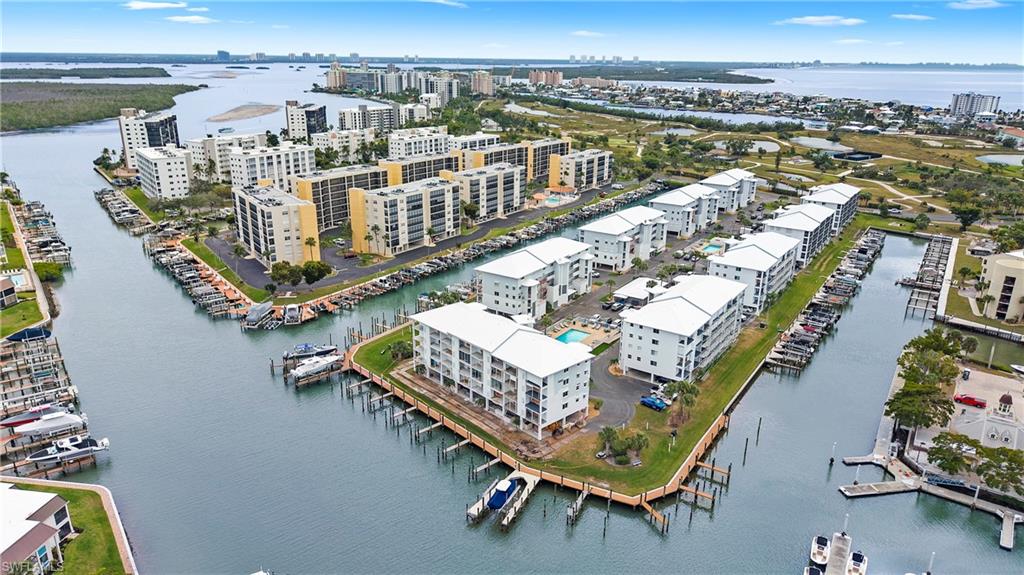 ROYAL PELICAN TOWNHOUSE - Residential