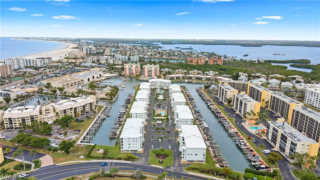 ROYAL PELICAN TOWNHOUSE - Residential