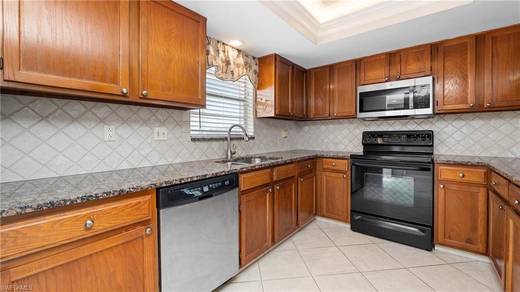 ROYAL PELICAN TOWNHOUSE - Residential