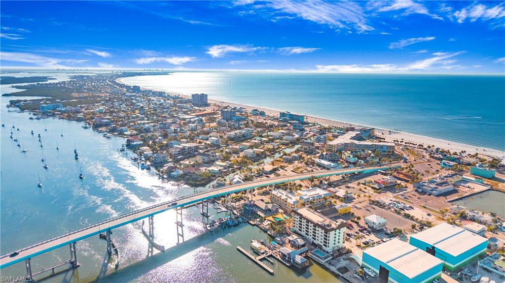 ROYAL PELICAN TOWNHOUSE - Residential