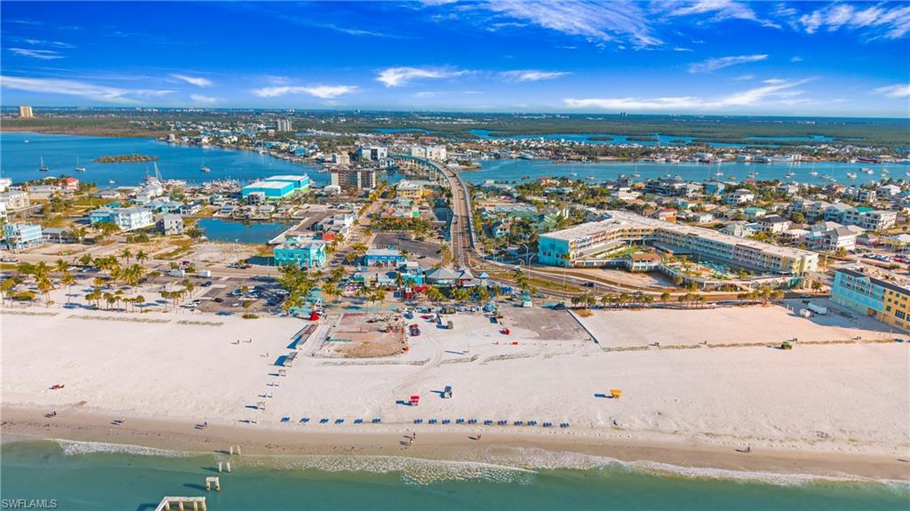 ROYAL PELICAN TOWNHOUSE - Residential