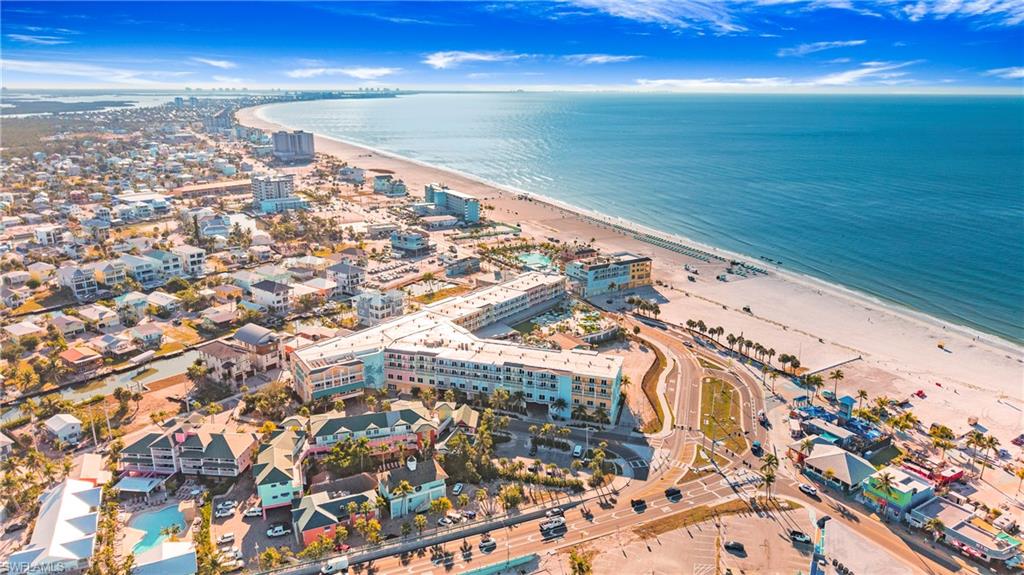 ROYAL PELICAN TOWNHOUSE - Residential