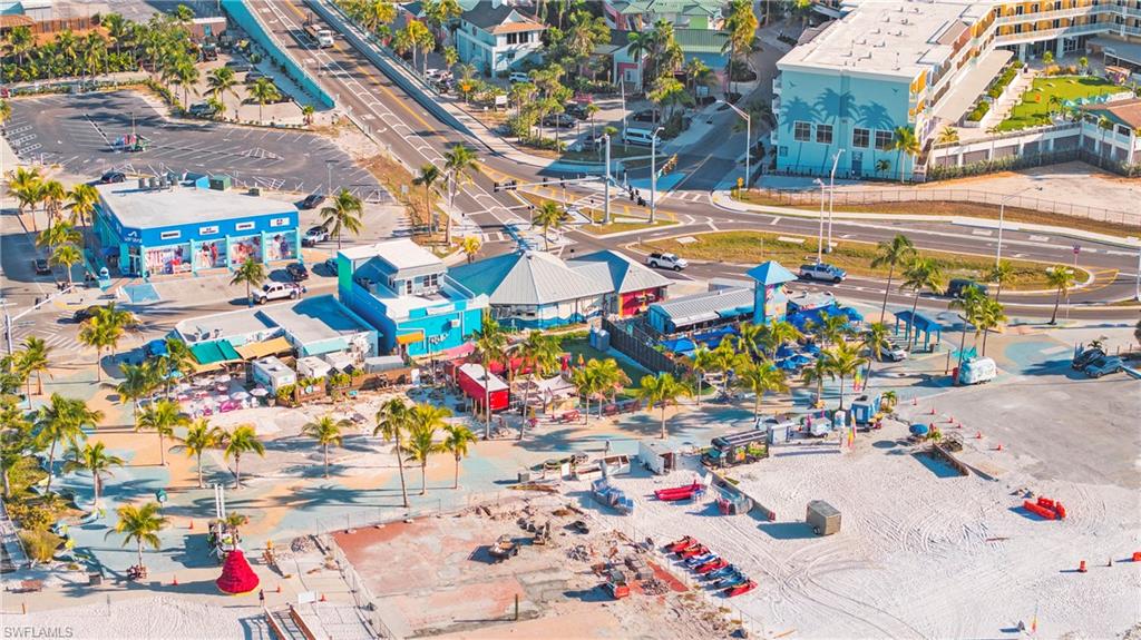 ROYAL PELICAN TOWNHOUSE - Residential