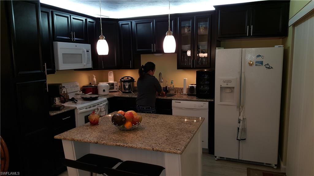 PARKWOODS TOWNHOUSE COMMUNITY - Residential