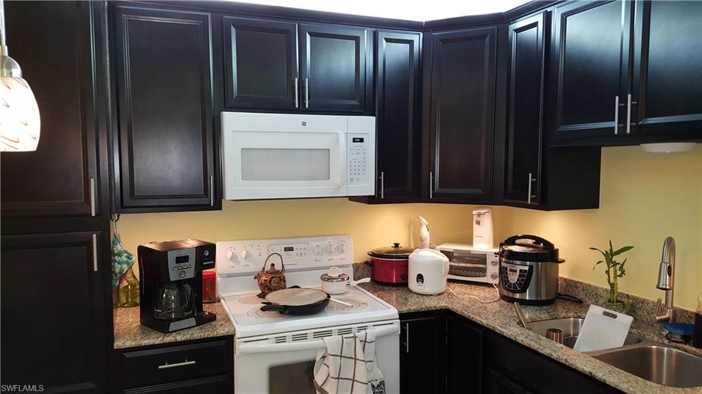 PARKWOODS TOWNHOUSE COMMUNITY - Residential