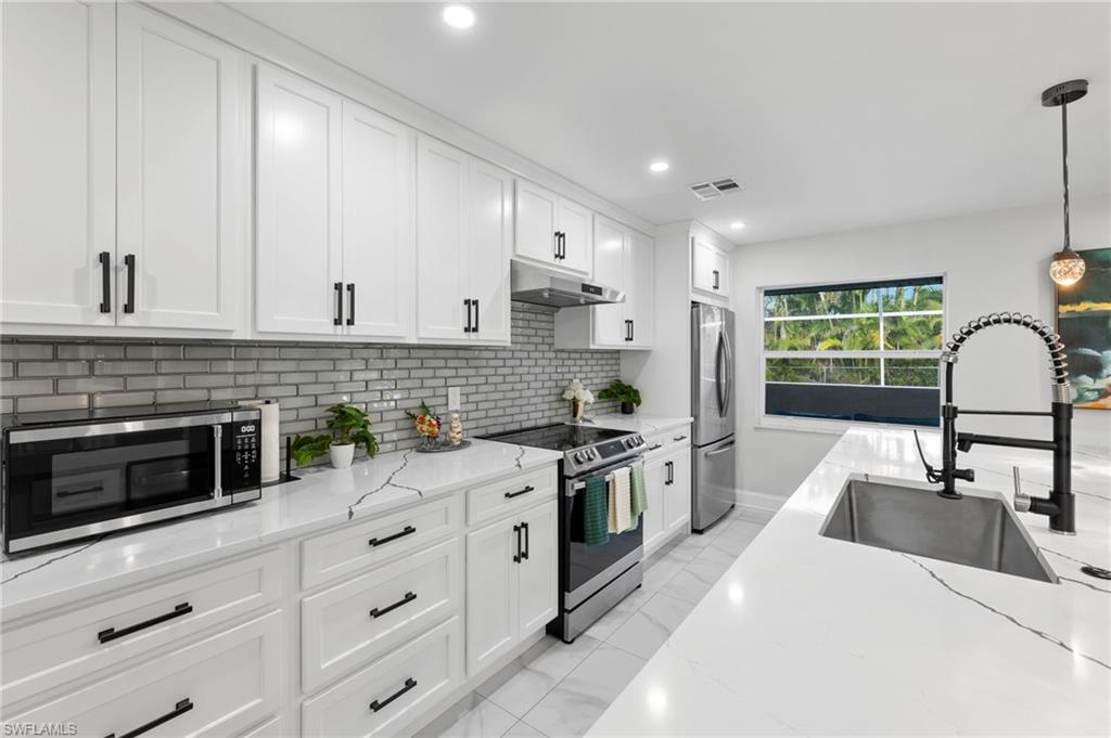 CAPE CORAL - Residential Lease