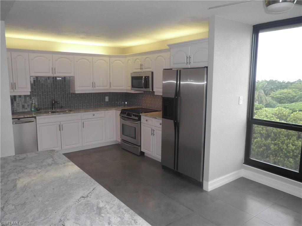 THE PALMS OF BAY BEACH - Residential