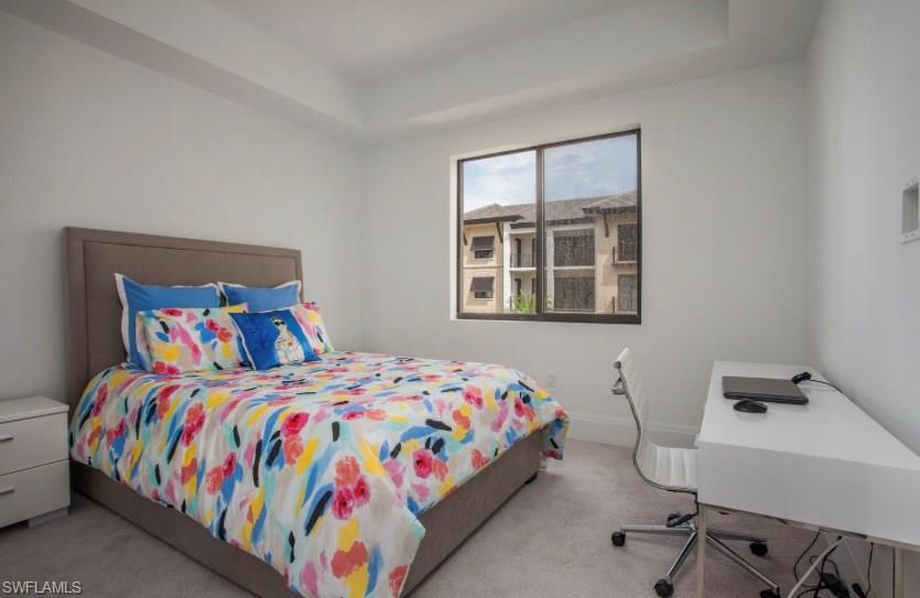 NAPLES SQUARE - Residential