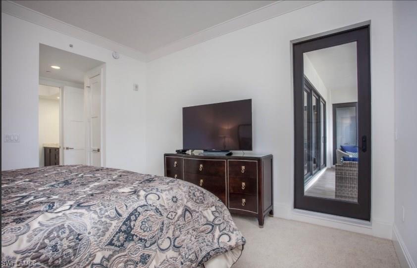 NAPLES SQUARE - Residential