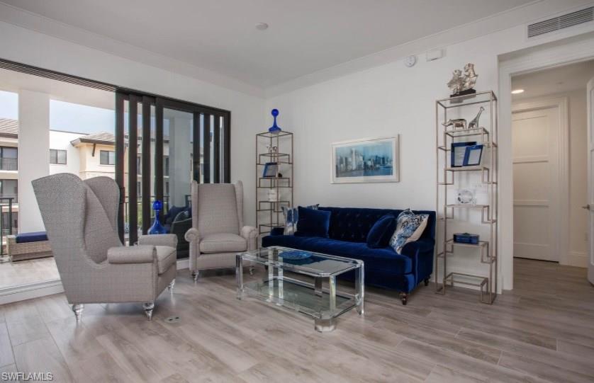 NAPLES SQUARE - Residential