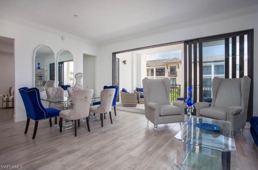 NAPLES SQUARE - Residential