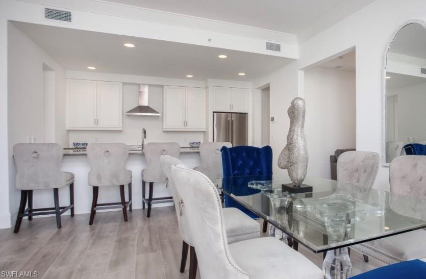 NAPLES SQUARE - Residential