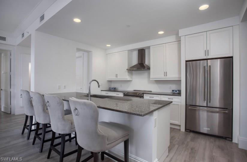 NAPLES SQUARE - Residential