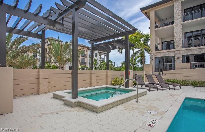 NAPLES SQUARE - Residential