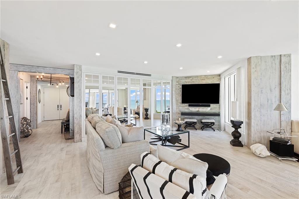 CONTESSA AT BAY COLONY - Residential