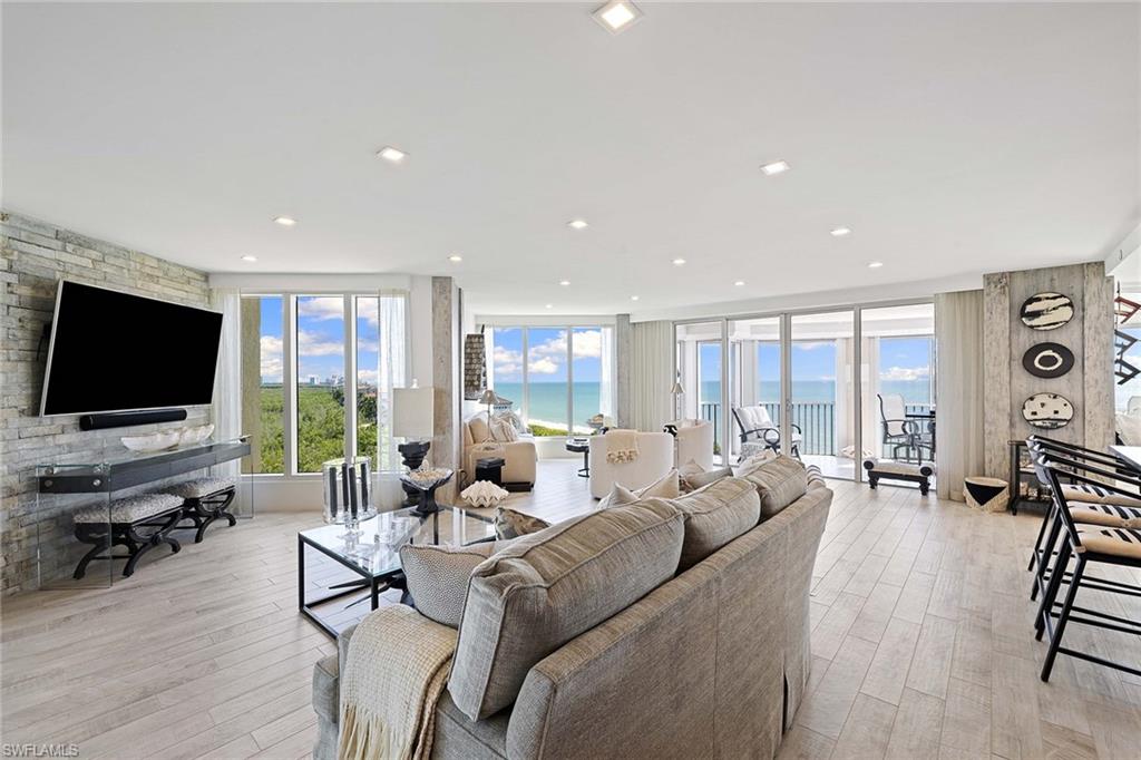 CONTESSA AT BAY COLONY - Residential