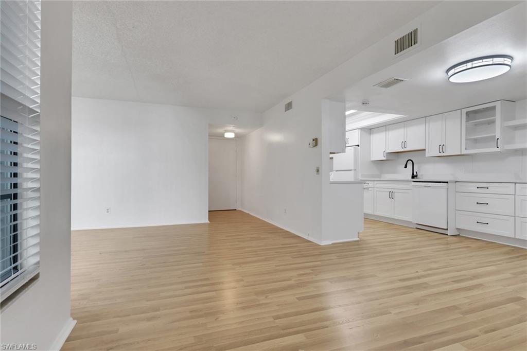 LAKEWOOD - Residential Lease