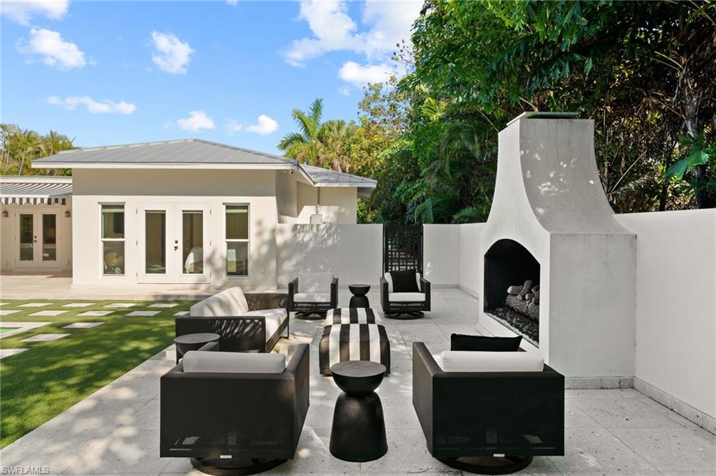 MOORINGS - Residential