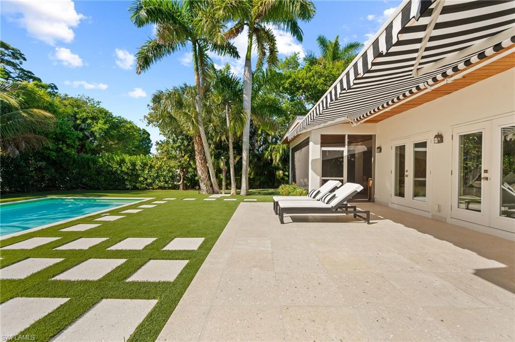 MOORINGS - Residential