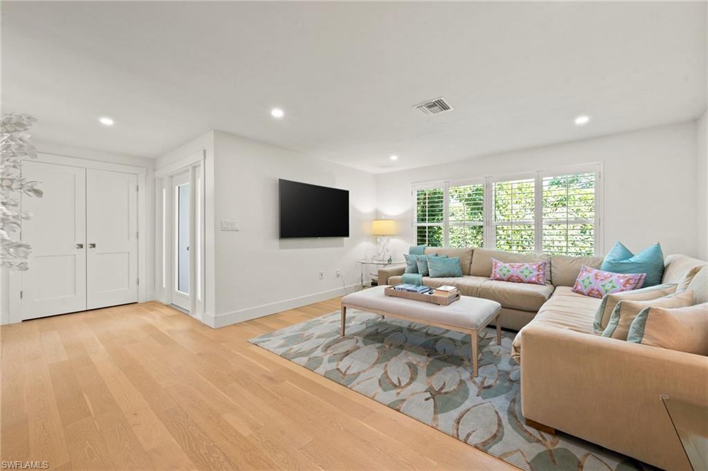 MOORINGS - Residential