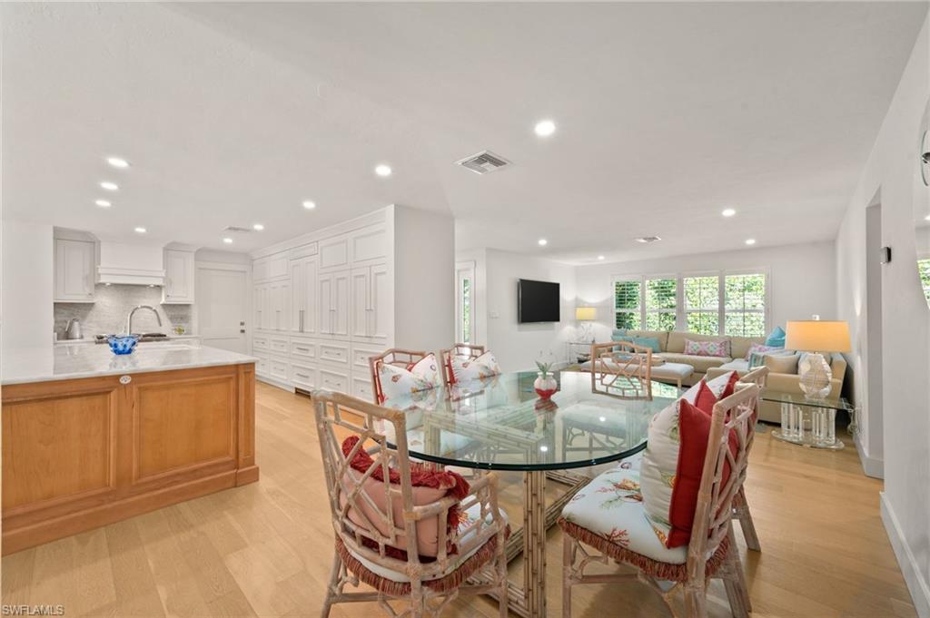 MOORINGS - Residential