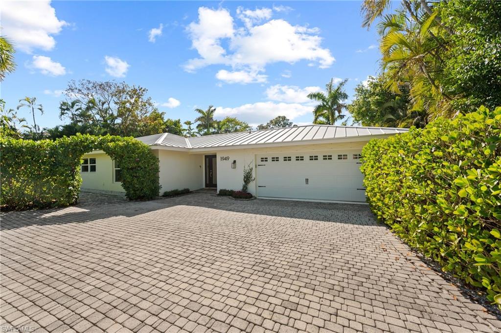 MOORINGS - Residential