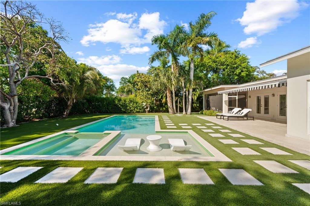 MOORINGS - Residential