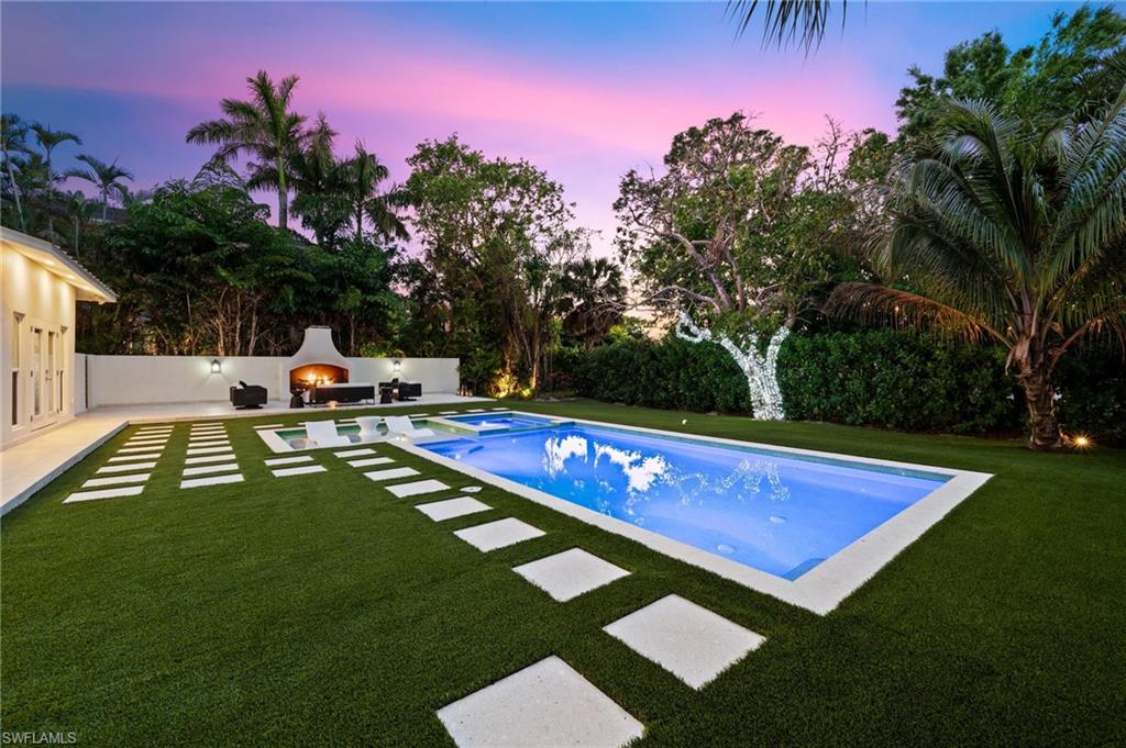 MOORINGS - Residential