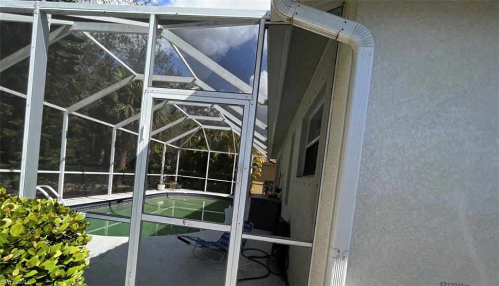 9894 Colonial WALK N