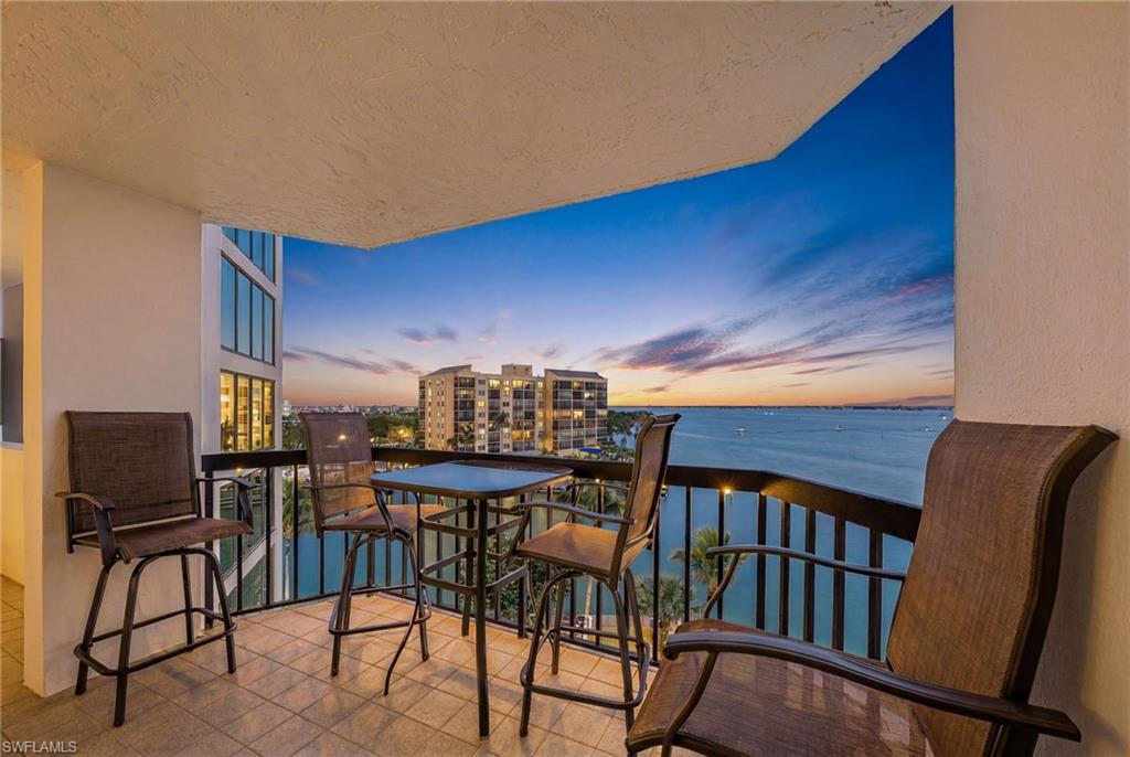 HARBOUR POINTE CONDO - Residential