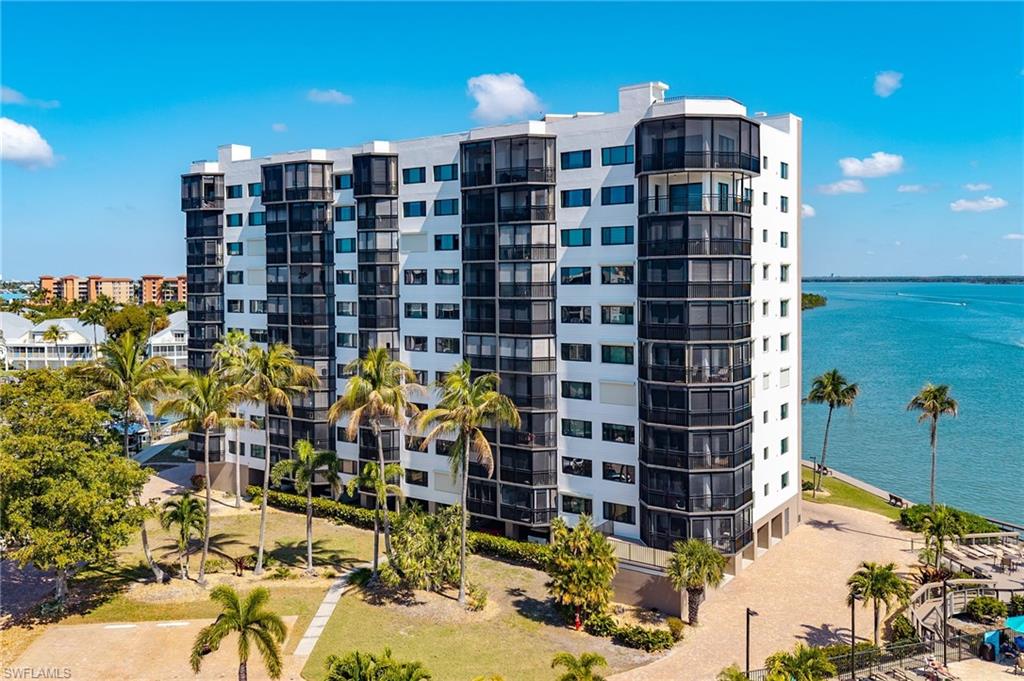 HARBOUR POINTE CONDO - Residential