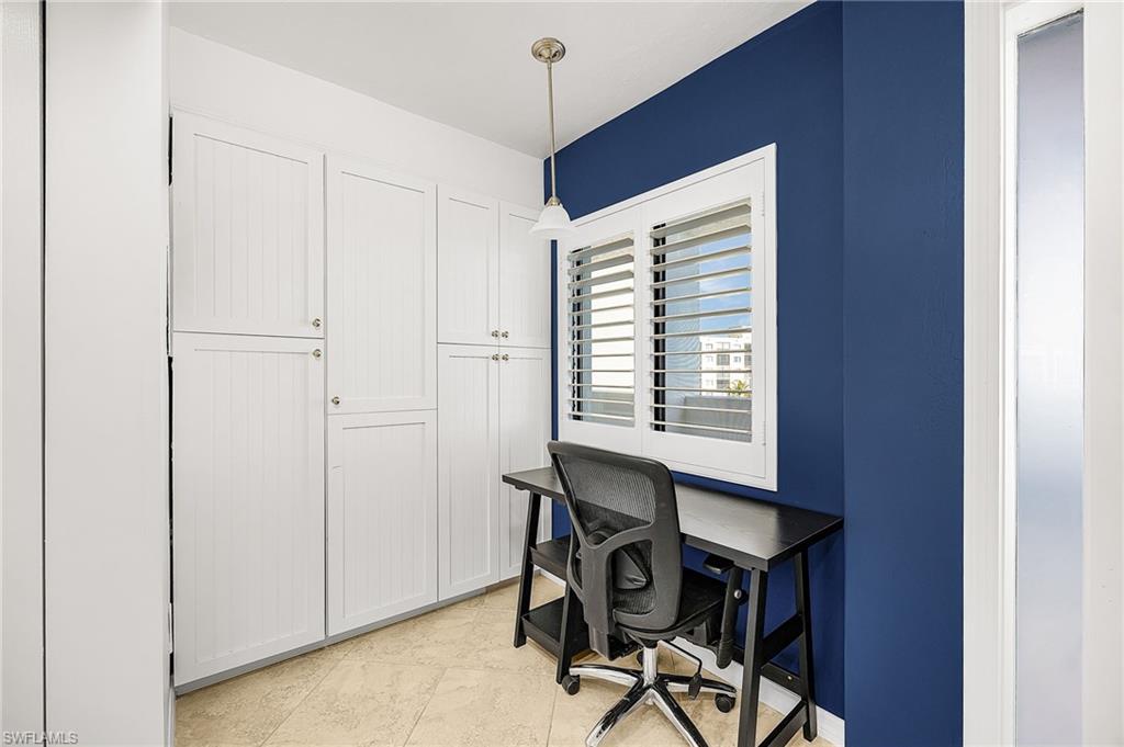 HARBOUR POINTE CONDO - Residential