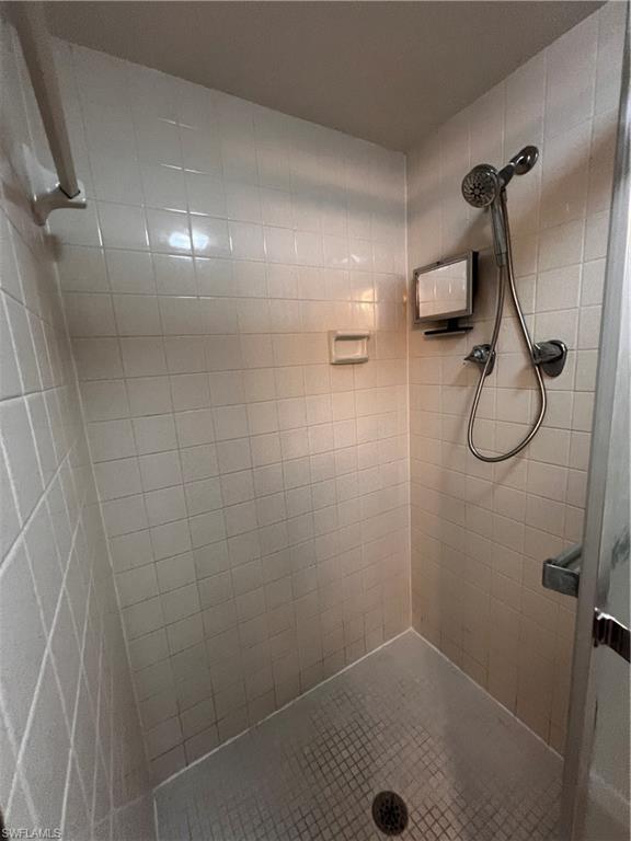 SCHOONER BAY COLUMBIA - Residential Lease