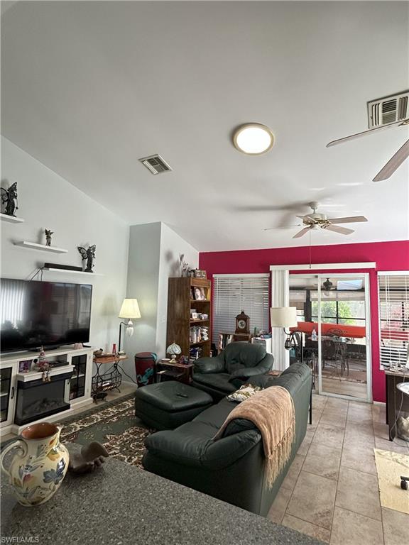 FOXMOOR LAKES - Residential Lease